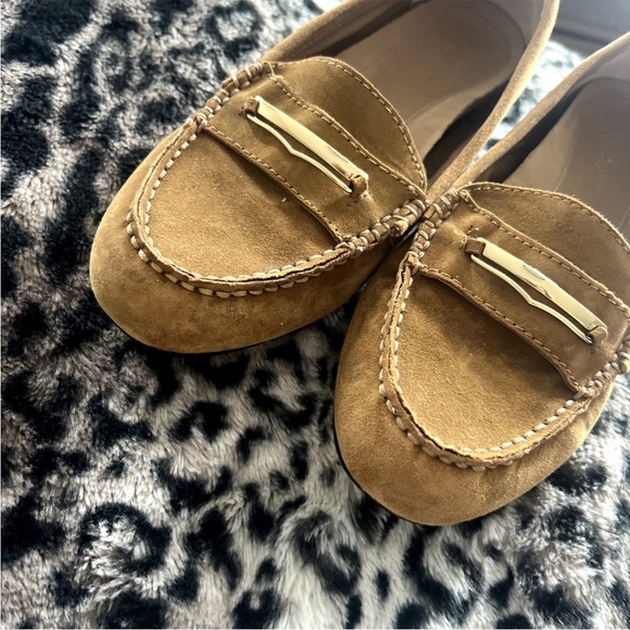 Vionic Cognac Brown Suede Women Sz 8 Driving Loafers with Gold Horsebit Moccasin - Picture 6 of 12